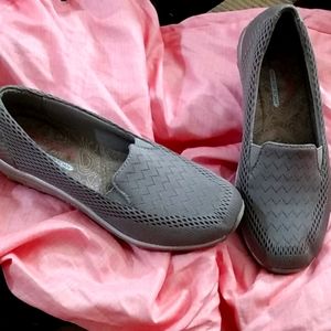 Skechers relaxed fit air cooled memory foam size 8.5like new condition